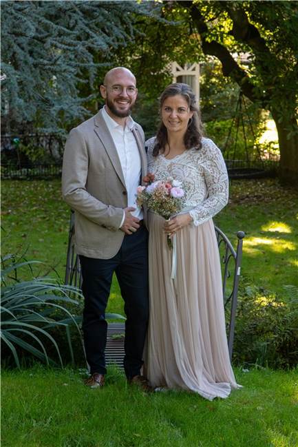 Esra lernt Ehemann in Würzburg kennen und heiratet David Im Schwarzwald hielt David um Esras Hand an.