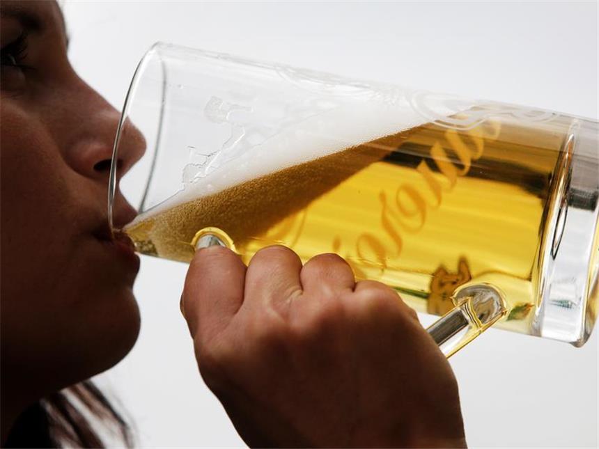 Liga-Vergleich: Schalke liegt im unteren Drittel Im Signal Iduna Park ist das Bier billiger als in anderen Ligastadien.