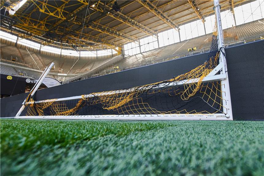 Entscheidung über Wiederaufnahme der Bundesliga rückt näher Im Signal Iduna Park rollte der Ball zuletzt vor zwei Monaten.