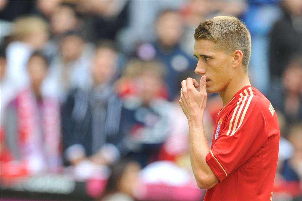Nils Petersen vor Spiel gegen den BVB: Das ist „meine größte Motivation“ Im Sommer 2011 wechselte Nils Petersen von Energie Cottbus zu Bayern München. Mit dem FCB stand der Stürmer im Champions-League-Finale, wurde dann ein Jahr nach Bremen ausgeliehen und wechselte danach an die Weser.