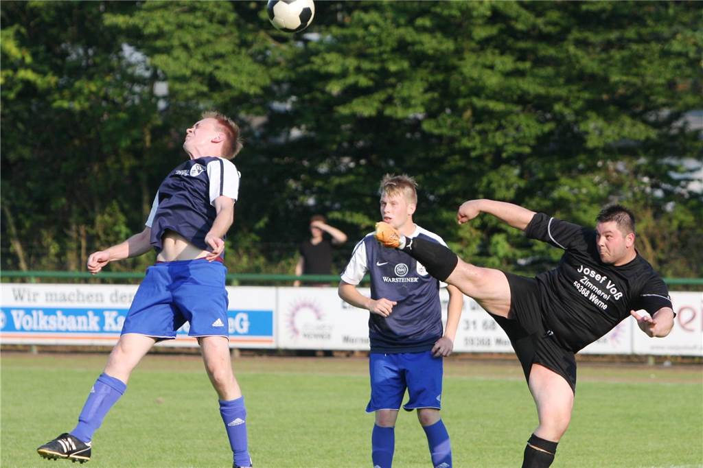 Mario Martinovic hört nach neun Jahren bei Eintracht Werne auf: „Hätte ich nicht gedacht“ Im Sommer 2014 kam Mario Martinovic (r.) als Spieler zu Eintracht Werne.
