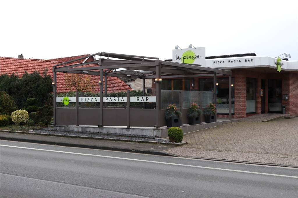 „La Piazza“ heißt der neue Hotspot für gutes Essen in Oeding Im Sommer bietet die große Terrasse viel Platz.