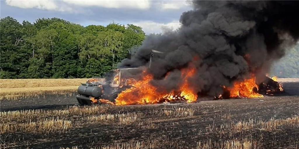 Im Sommer wurde der Löschzug zu einem Ackerbrand gerufen. Die Trockenheit hatte in Holthausen dafür gesorgt, dass ein Traktorbrand aufs Feld übergriff.  