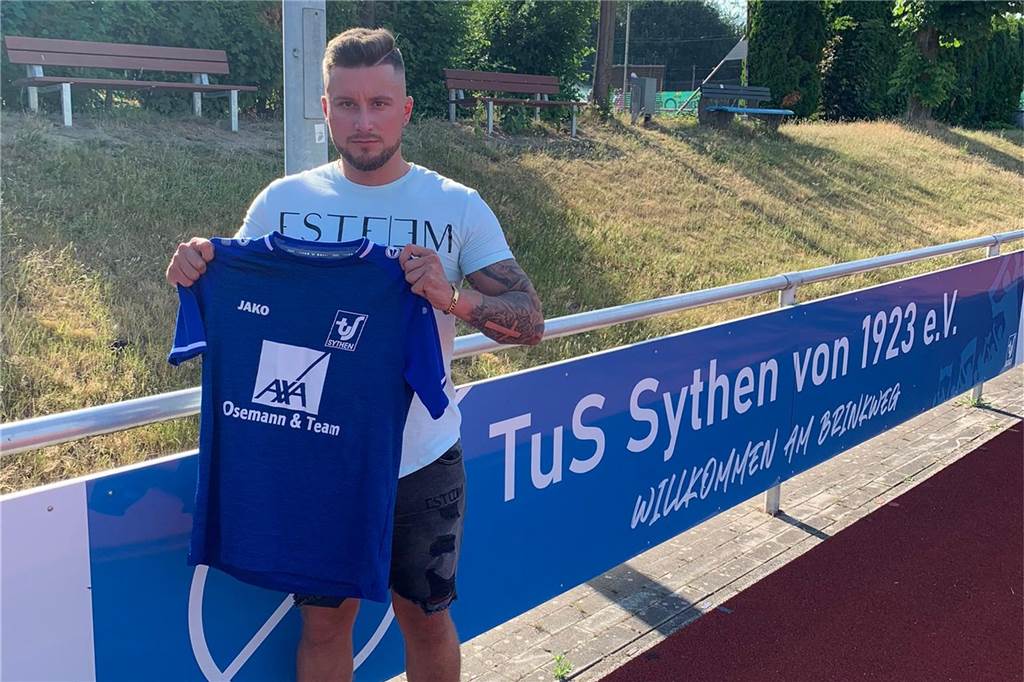 Lange Leidenszeit beendet: Sythener kehrt nach über sechs Monaten Pause auf den Platz zurück Nico Hattwig bei seiner Präsentation als Neuzugang des TuS Sythen.