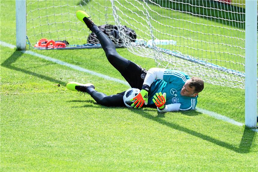 „Richtiger Test“ für Manuel Neuer gegen Österreich Im Spiel gegen die U20 stand Nationaltorhüter Manuel Neuer 30 Minuten im Tor, gegen Österreich soll der 32 Jährige ebenfalls den Kasten hüten.