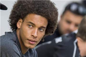 Im Spiel gegen Fürth wird Axel Witsel zunächst nur auf der Bank sitzen. Foto: David Inderlied