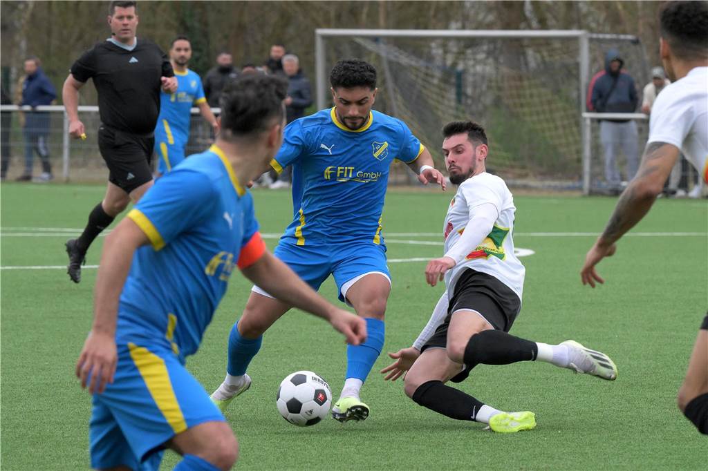 Im Spitzenspiel zwischen der SG Gahmen und dem FC Roj ging es mächtig zur Sache.