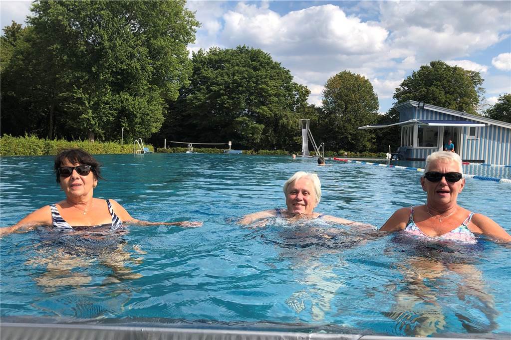 Freibad-Check: Alle Infos zu Preisen, Attraktionen und Kiosk-Angeboten Im Stadtlohner Freibad nutzen viele die Gelegenheit zur Abkühlung.
