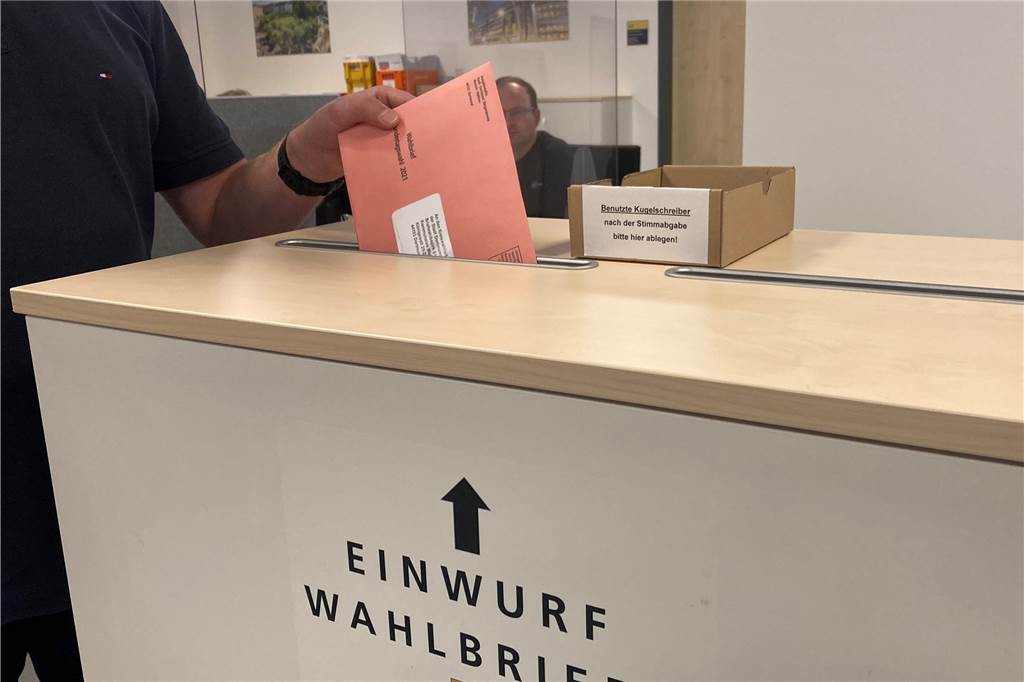 Wahltag steht kurz bevor: Antworten auf die wichtigsten Fragen in Dortmund Im städtischen Briefwahl-Lokal am Königswall kann man noch bis Freitag (24.9.) um 18 Uhr seine Stimmen abgeben.