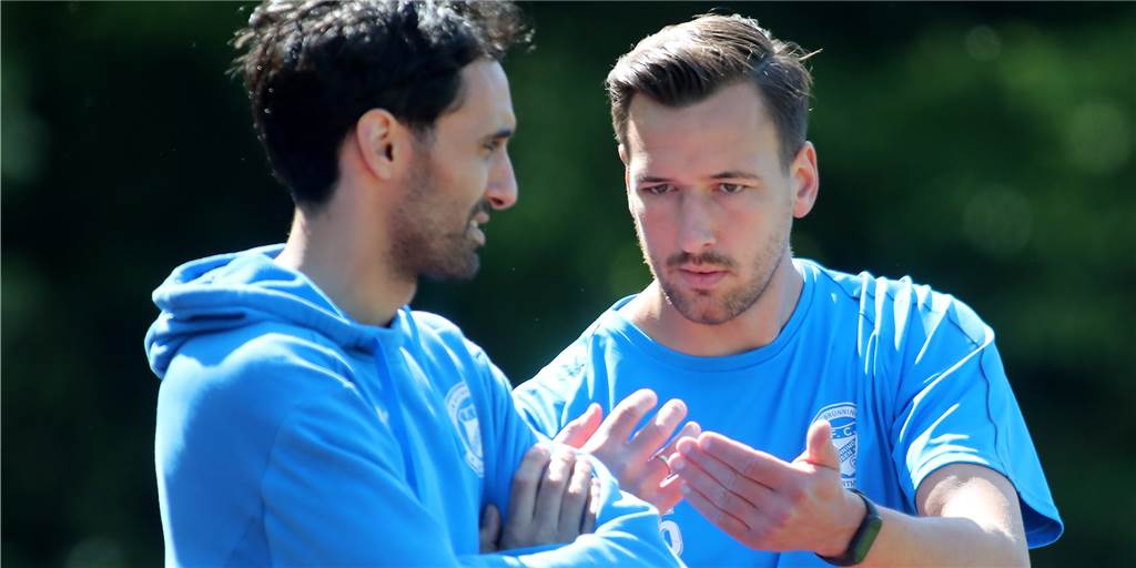Brünninghausen: 18-Jähriger hatte keine Lust mehr auf Fußball und schießt nun wichtige Tore Im Team von Rafik Halim (l.) und Florian Gondrum spielt gerade ein 18-Jähriger groß auf.