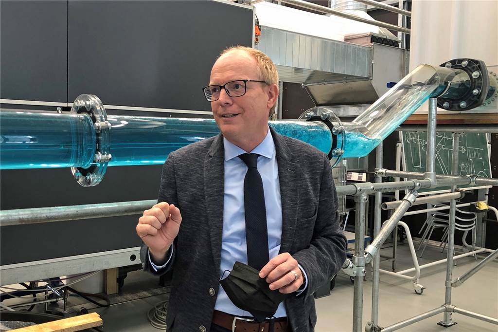 Castrop-Rauxeler Forscher und die Stadt: Gemeinsam gegen Klima-Katastrophen Im Technicum kann Prof. Helmut Grüning Starkregen und seine Folgen simulieren.