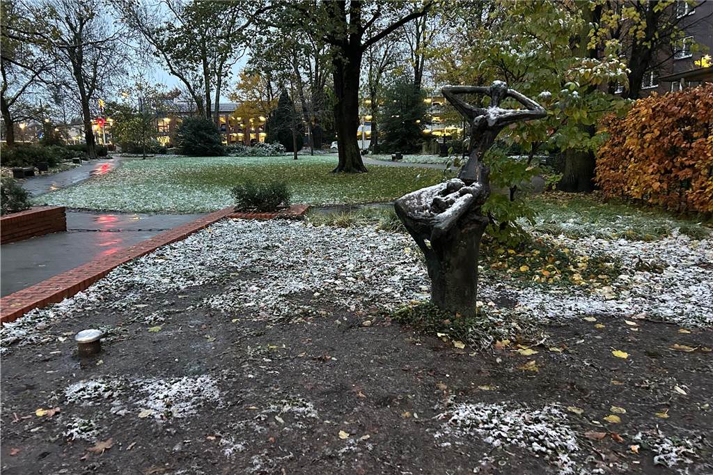 Im Tobiaspark ist auch noch ein bisschen vom ersten Schnee zu sehen.