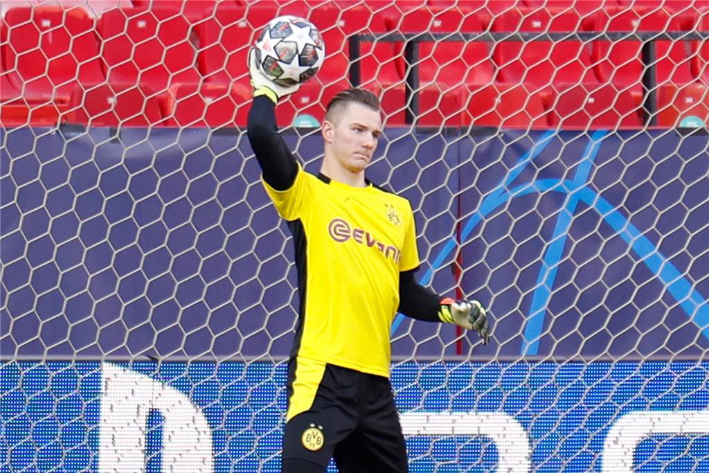 Kadercheck Torhüter: Auf Kobel ist beim BVB Verlass - Spannend wird das nächste Jahr Im Training und auf vielen Reisen ist Luca Unbehaun ein fester Bestandteil der Gruppe von BVB-Torwarttrainer Matthias Kleinsteiber