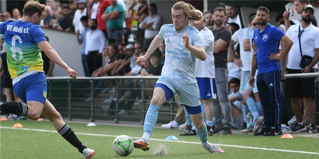 Wacker Obercastrop: Bereits verabschiedeter Ex-Dortmunder wird noch zum Aufstiegshelden Im Trikot des SV Wacker Obercastrop III konnte Don Schreiber (r) im Aufstiegs-Endspiel gegen den VfL Herne den Aufstieg in die Kreisliga B perfekt machen.