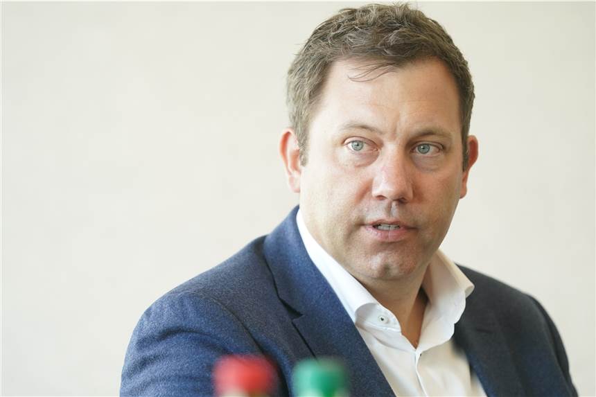 SPD-Chef Klingbeil: Dritter Weltkrieg? „Die Gefahr ist real“ Im TV-Talk von Maybrit Illner stellen sich Politiker wie SPD-Chef Lars Klingbeil den Fragen zu den beschlossenen Hilfen an die Ukraine.