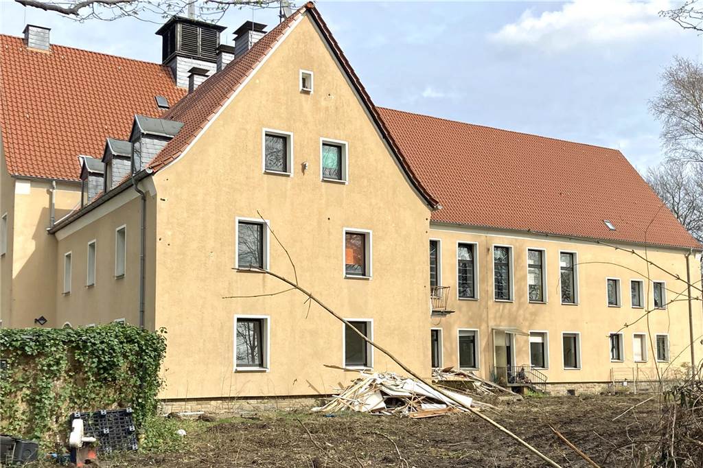 Abriss des Gemeindehauses „Am Hombruchsfeld“ soll bald beginnen Schutthaufen liegen am alten Gemeindehaus am Hombruchsfeld.