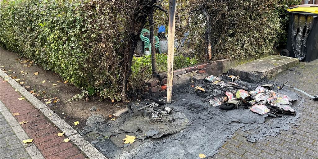 Vom Knistern der Flammen geweckt: So haben Anwohner die Mülltonnen-Brände erlebt Im Urnenfeld wurde eine Mülltonne in Brand gesteckt.