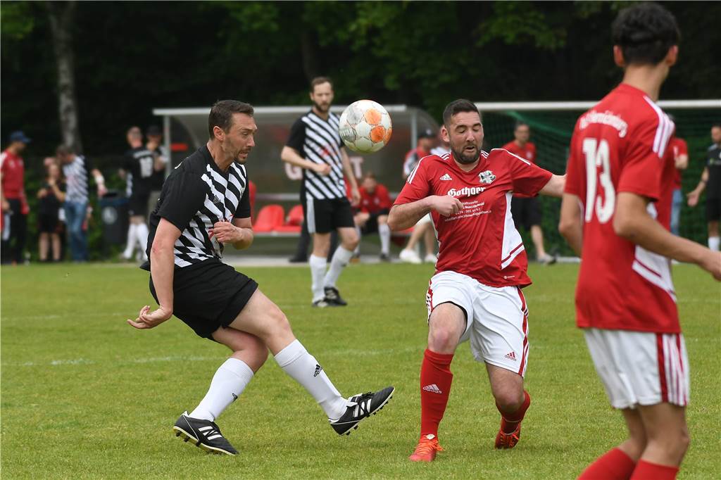 Im vereinsinternen Kreisliga-C-Duell setzte sich der TuS Henrichenburg III (2.) gegen Henrichenburg II nach Toren von Raphael Kobylanski, Dino Viotto und Patrick Scheurer mit 3:0 (2:0) durch.