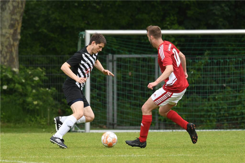 Im vereinsinternen Kreisliga-C-Duell setzte sich der TuS Henrichenburg III (2.) gegen Henrichenburg II nach Toren von Raphael Kobylanski, Dino Viotto und Patrick Scheurer mit 3:0 (2:0) durch.