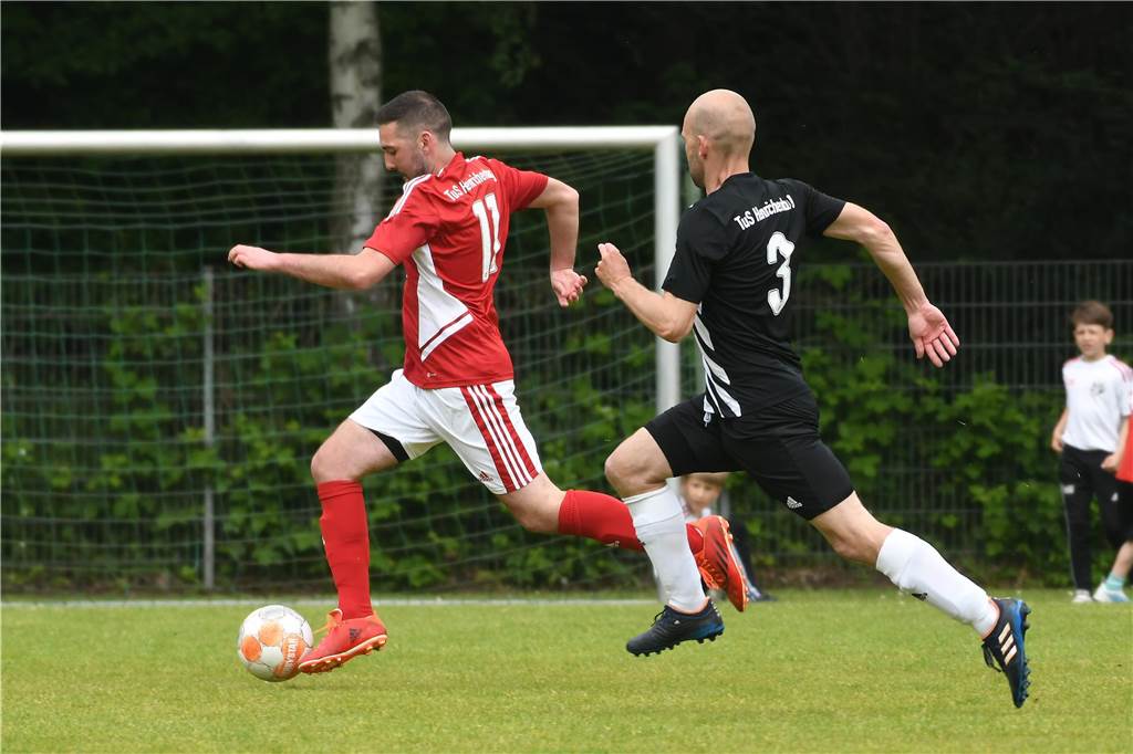 Im vereinsinternen Kreisliga-C-Duell setzte sich der TuS Henrichenburg III (2.) gegen Henrichenburg II nach Toren von Raphael Kobylanski, Dino Viotto und Patrick Scheurer mit 3:0 (2:0) durch.