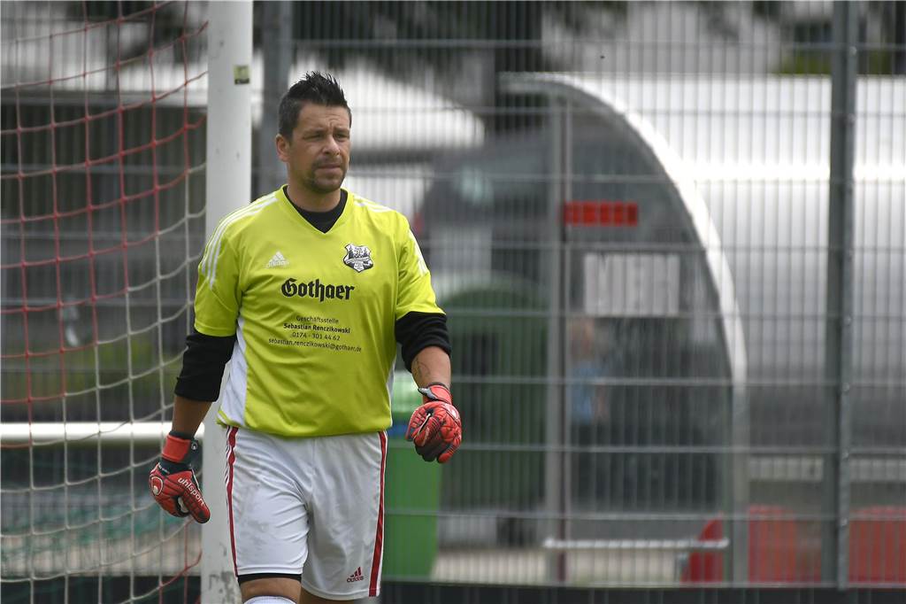 Im vereinsinternen Kreisliga-C-Duell setzte sich der TuS Henrichenburg III (2.) gegen Henrichenburg II nach Toren von Raphael Kobylanski, Dino Viotto und Patrick Scheurer mit 3:0 (2:0) durch.