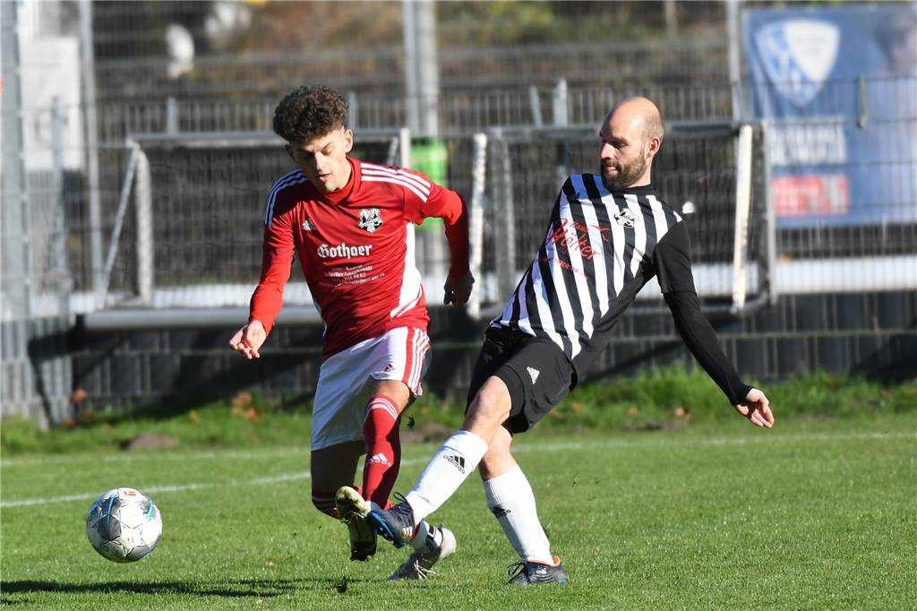 Im vereinsinternen Kreisliga-Duell hatte der TuS Henrichenburg III gegen Henrichenburg II (rote Hemden) mit 4:0 die Nase vorn. Doppeltorschütze war Simon Waack.