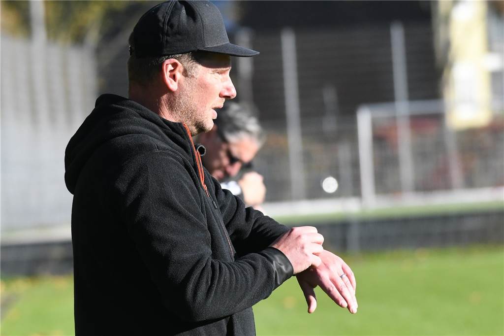 Im vereinsinternen Kreisliga-Duell hatte der TuS Henrichenburg III gegen Henrichenburg II (rote Hemden) mit 4:0 die Nase vorn. Doppeltorschütze war Simon Waack.
