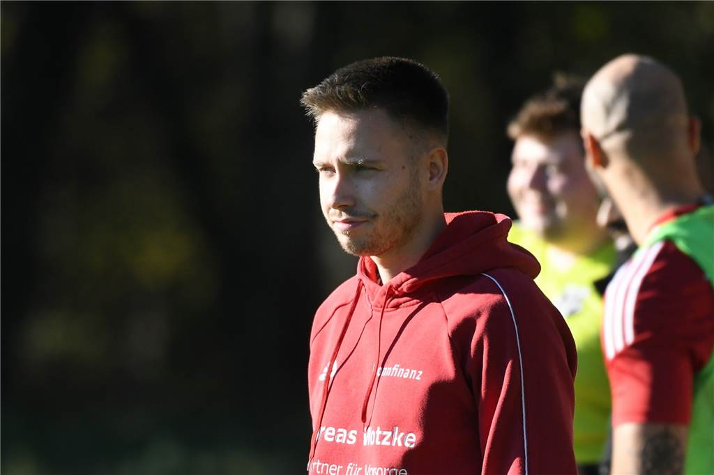 Im vereinsinternen Kreisliga-Duell hatte der TuS Henrichenburg III gegen Henrichenburg II (rote Hemden) mit 4:0 die Nase vorn. Doppeltorschütze war Simon Waack.