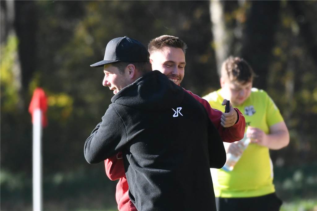 Im vereinsinternen Kreisliga-Duell hatte der TuS Henrichenburg III gegen Henrichenburg II (rote Hemden) mit 4:0 die Nase vorn. Doppeltorschütze war Simon Waack.