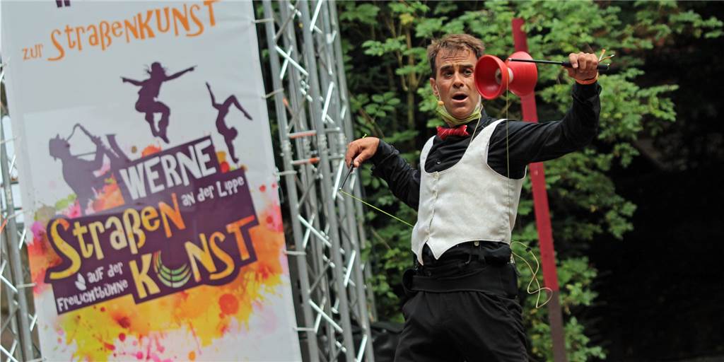 Straßenfestival Werne: Etwas Wesentliches ändert sich in diesem Jahr wieder Ein Diablokünstler auf der Bühne