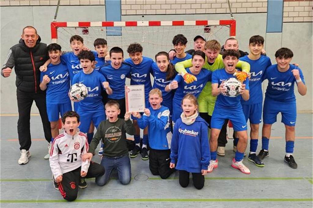 Wer kann dem VfB Waltrop ein Bein stellen? Im vergangenen Jahr gewann die U15 des VfB Waltrop den Hallenkreismeistertitel und ist auch in diesem Jahr der klare Favorit.