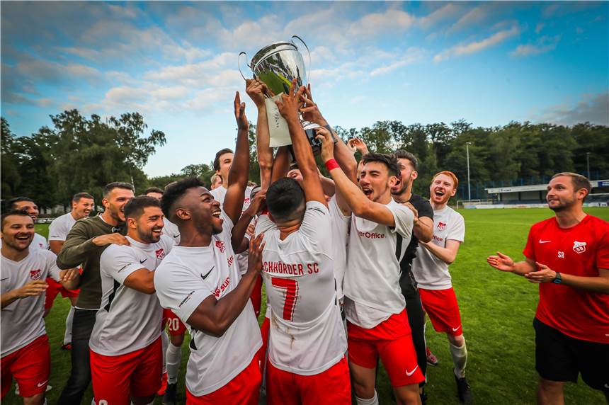 Im Re-Live: Auslosung des Hecker Cups - Die Gruppen des ASC-Turniers Im vergangenen Jahr sicherte sich der Kirchhörder SC den Titel beim Hecker Cup.