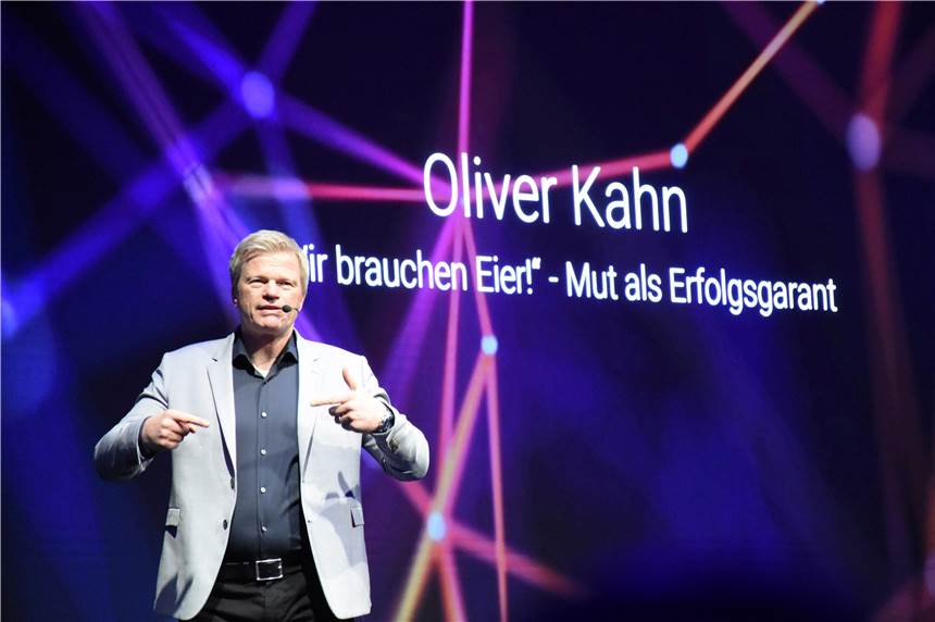Tobit-Event „Pushcon“ abgesagt: Auf der Suche nach der Zukunft von Gegenwart eingeholt Im vergangenen Jahr stand Oliver Kahn im Rahmen der Pushcon auf der Bühne und hielt einen Vortrag zum Thema „Mut als Erfolgsgarant“.