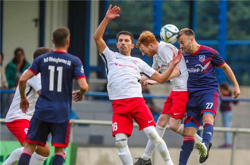 Auslosung des Hecker Cups: Gastgeber ASC 09 in der Hammergruppe Im vergangenen Jahr trafen im Finale des Hecker Cups der TuS Bövinghausen und der Kirchhörder SC aufeinander. Am Ende hatte der KSC die Nase vorn.