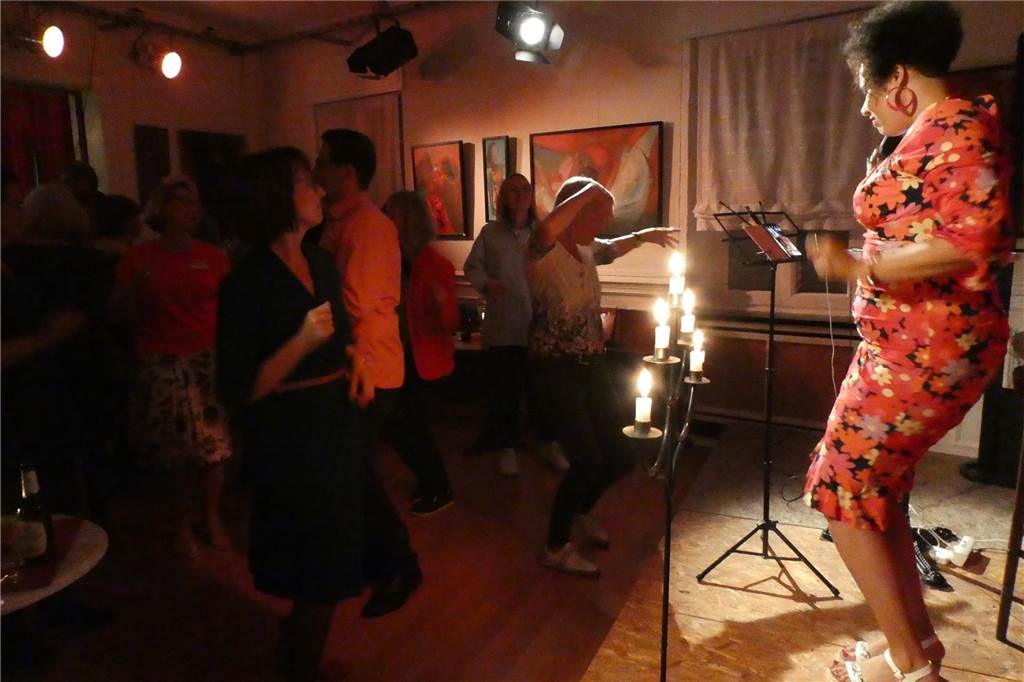 DSDS-Sternchen singt im Olfonium „Ganz in den Mai" Im vergangenen Jahr verwandelte Lisette Whitter das Olfonium bei "Ganz in den Mai" in einen Tanzsaal.