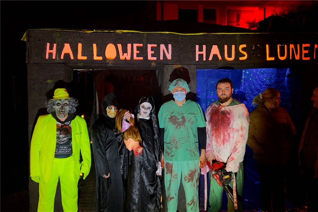 „Nach Halloween ist vor Halloween": Horror-Haus in Lünen-Süd öffnet Im vergangenen Jahr verwandelte sich das Horror-Haus in ein Grusel-Labor.