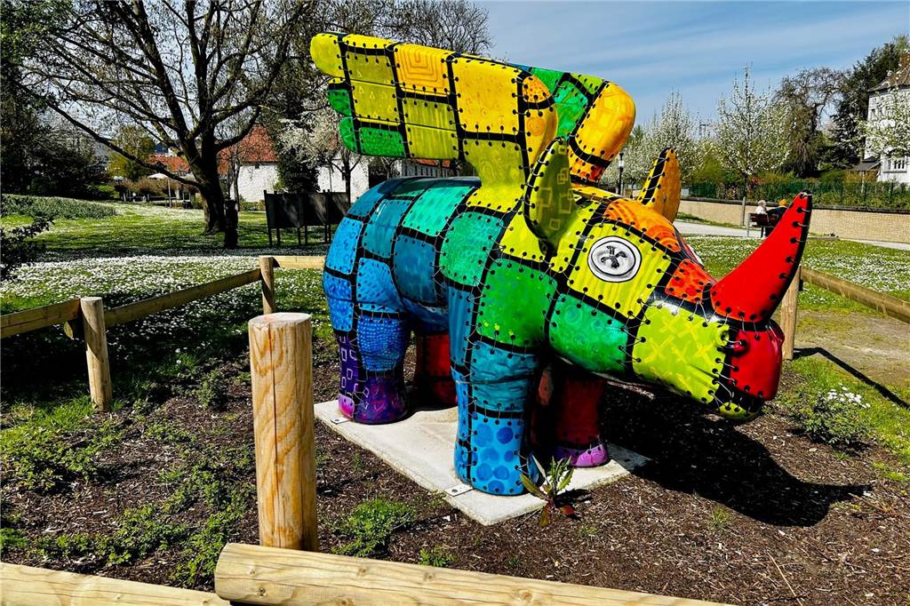 Viel los im Ortskern: Verkaufsoffener Sonntag und Kunstfrühling Im letzten Jahr wurde auf dem Kunstfrühling angefangen, das Aplerbecker Nashorn zu gestalten. Auch in diesem Jahr wird es die eine oder andere Überraschung geben.