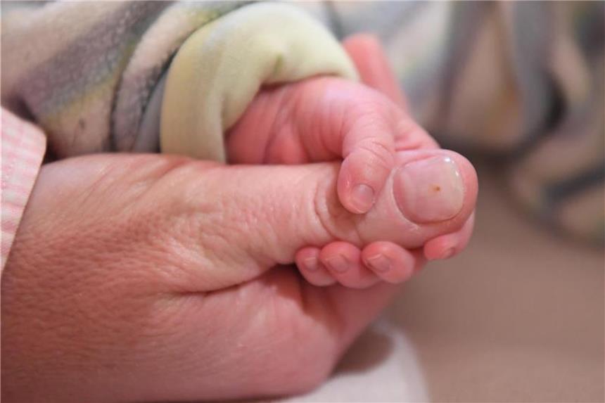 Fast jedes fünfte Baby in Deutschland wird nicht gestillt Im Vergleich der Industrieländer stillen Mütter in Irland, den USA und Großbritannien besonders wenig. Foto: Uli Deck