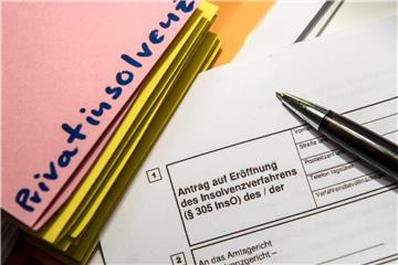 Im Vergleich zum bisherigen Rekordjahr 2010, als fast 140 000 Privatpersonen eine Insolvenz anmelden mussten, seien die Fallzahlen um mehr als ein Drittel gesunken. Foto: Alexander Heinl