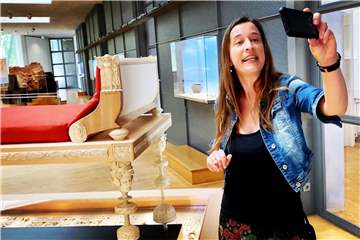 Im Videoformat geht es bei der digitalen Schnitzeljagd mit den Museumspädagogen live durch die Dauerausstellung oder über das Außengelände des LWL-Römermuseums.