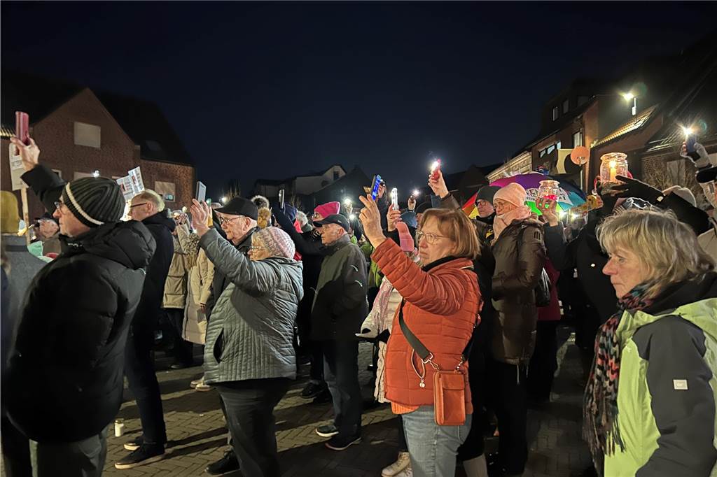 Im Vorfeld der Bundestagswahl waren in Olfen viele Menschen auf die Straße gegangen, um ein Zeichen für die Demokratie und gegen Rassismus zu setzen.