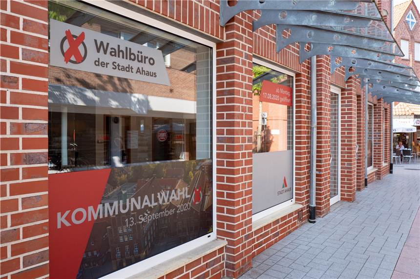 Wahlrecht steht über Coronaschutz: Maskenverweigerer müssen wählen dürfen Im Wahlbüro der Stadt Ahaus wurden bereits Tausende Stimmen für die Kommunalwahl abgegeben.