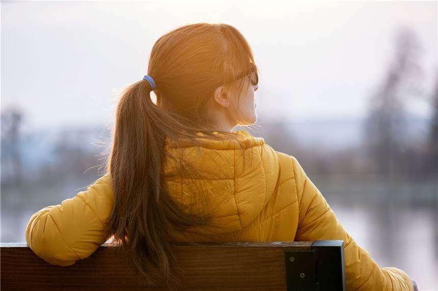 Licht hilft bei Winterdepression? Im Winter mangelt es oft an natürlichem Licht – das kann schnell auf die Stimmung und das Wohlbefinden schlagen.