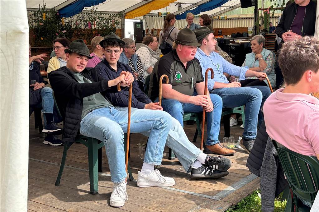 Menschen im Zelt