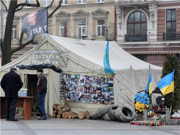 Im Zentrum von Lwiw sammeln Veteranen Spenden für die Armee. Foto: Andreas Gebert