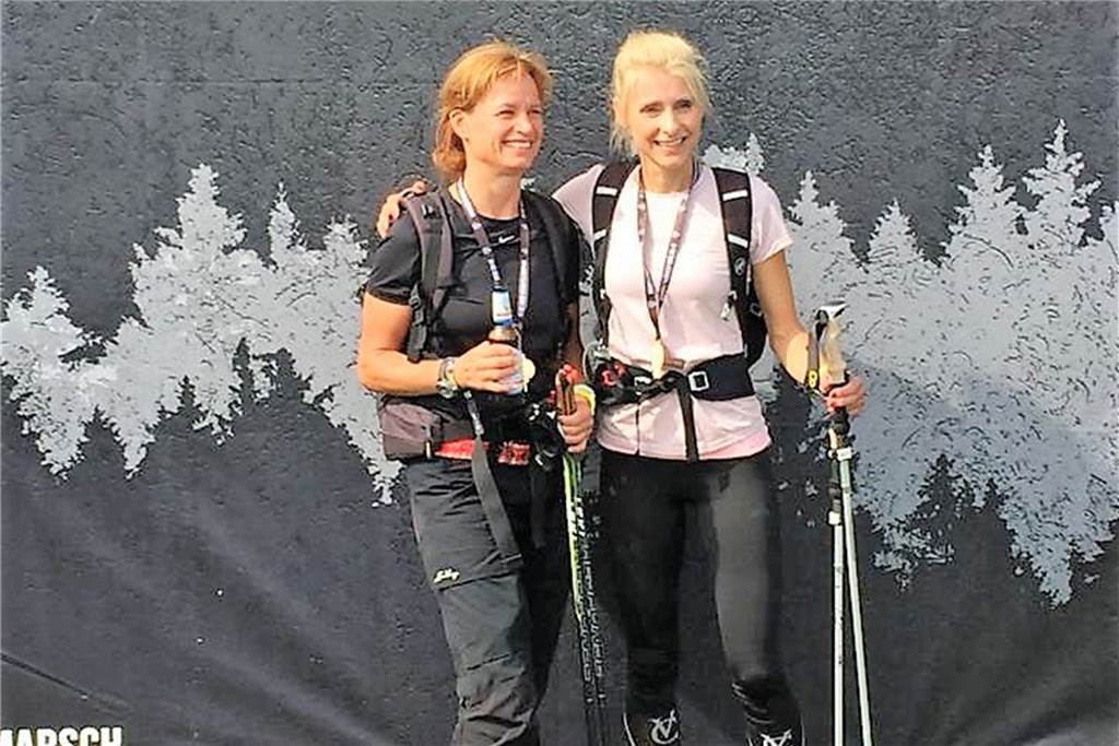 Mammutmarsch: Halterner Frauen wandern 100 Kilometer am Stück zu Fuß Im Ziel gab es ein Finisherfoto