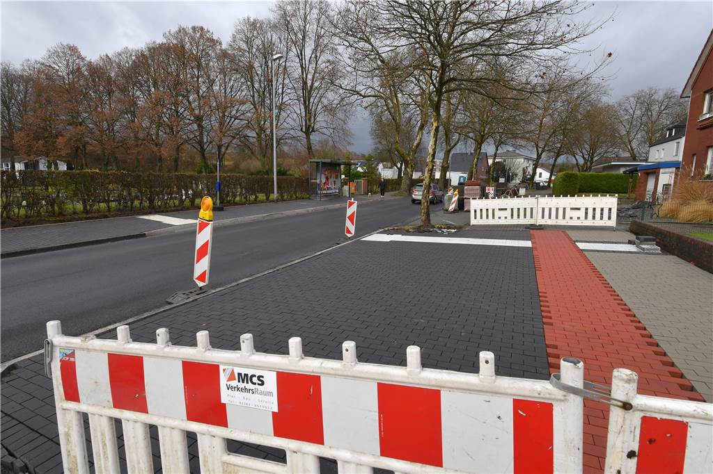 Massive Verzögerung: Umbau von Lüner Haltestellen stockt gewaltig Im Zuge der Bauarbeiten in der Kreuzstraße werden aktuell drei Bushaltestellen barrierefrei umgebaut.
