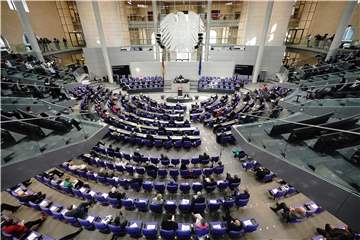 Im Zuge der Corona-Krise wurden die Diäten der Bundestagsabgeordneten im Jahr 2021 erstmals gesenkt - um 71 Euro. (Symbolbild)