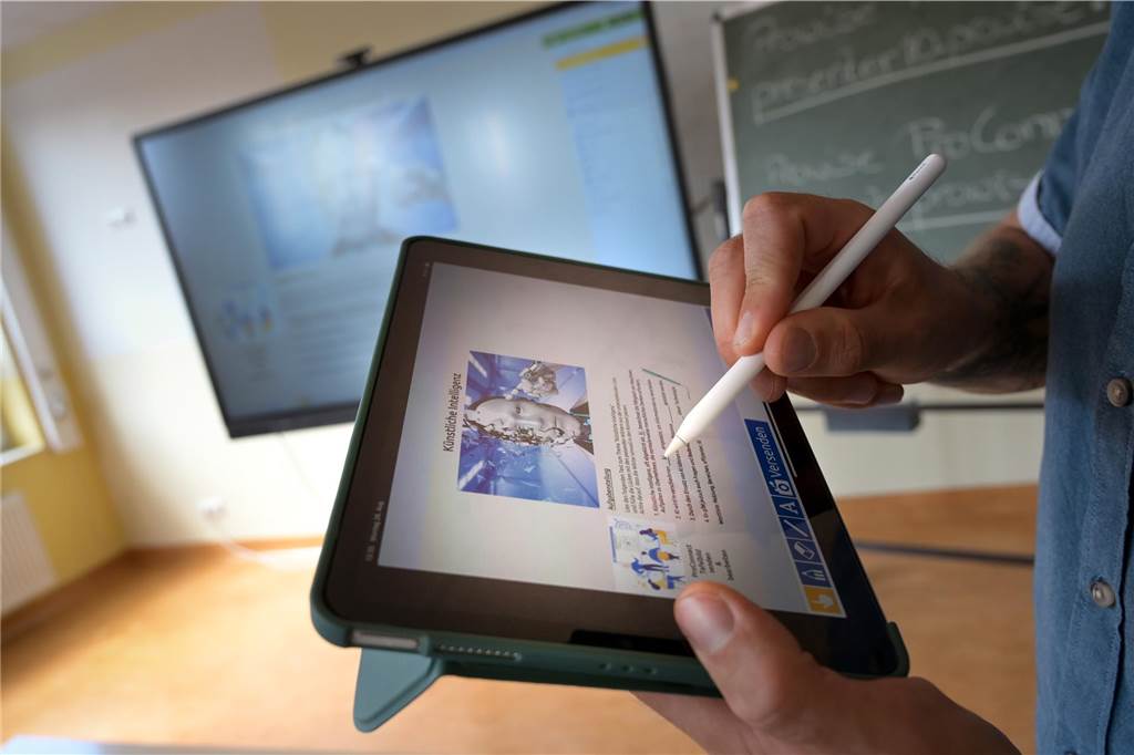 Tablets an der Lambertussschule gestohlen: Polizei sucht Zeugen Im Zuge der Digitalisierung schaffen Schulen größere Mengen von Laptops oder Tablets an.