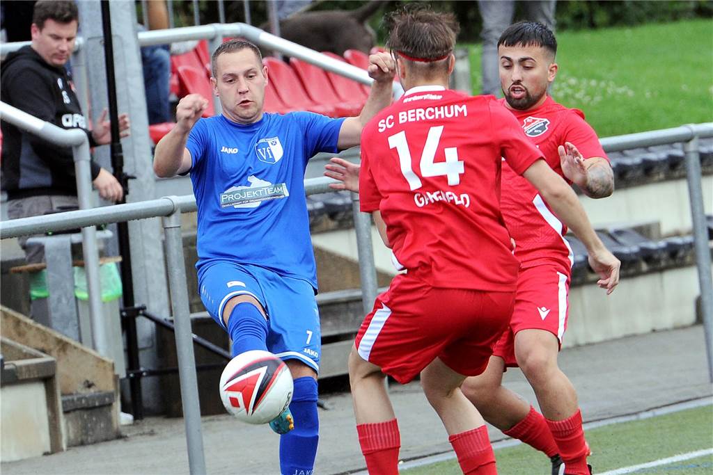 Im zweiten Halbfinale der 40. Schwerter Fußball-Stadtmeisterschaft hat der VfL Schwerte den SC Berchum/Garenfeld mit 2:0 geschlagen.